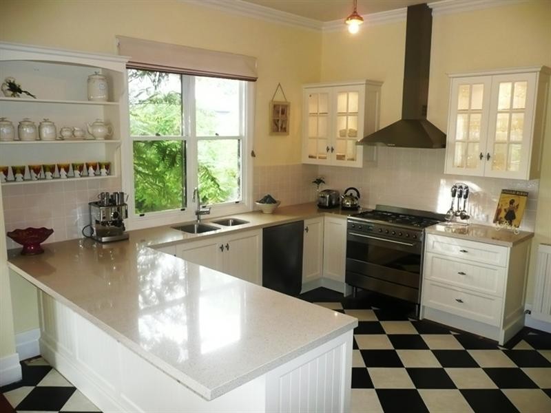 13 Walker Avenue, Mitcham VIC 3132