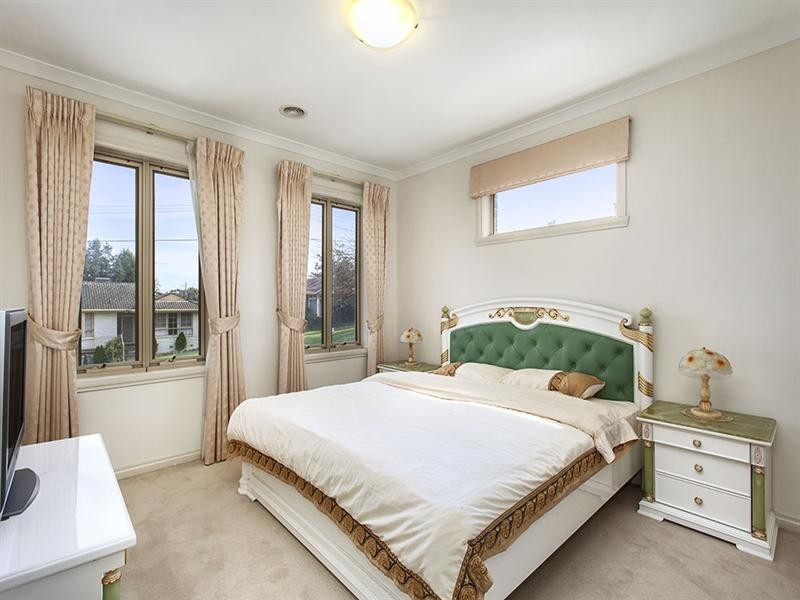 2A Maldon Crescent, Doncaster East VIC 3109