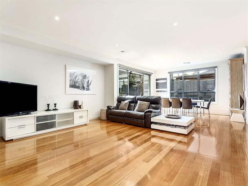 2/9 Cherry Tree Court, Doncaster East VIC 3109