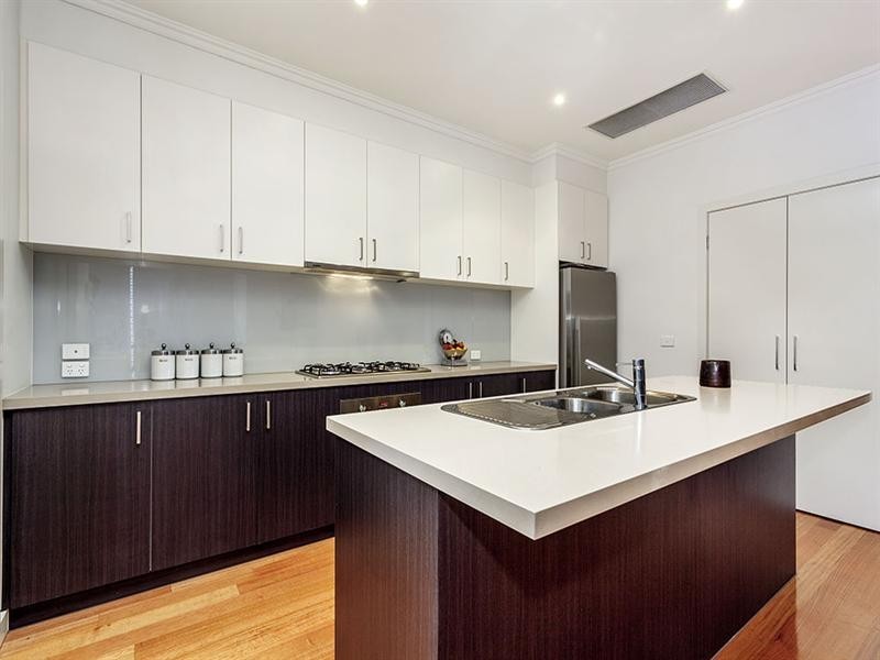 2/9 Cherry Tree Court, Doncaster East VIC 3109