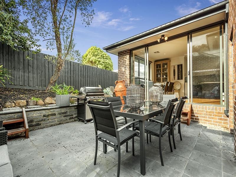 2/9 Cherry Tree Court, Doncaster East VIC 3109