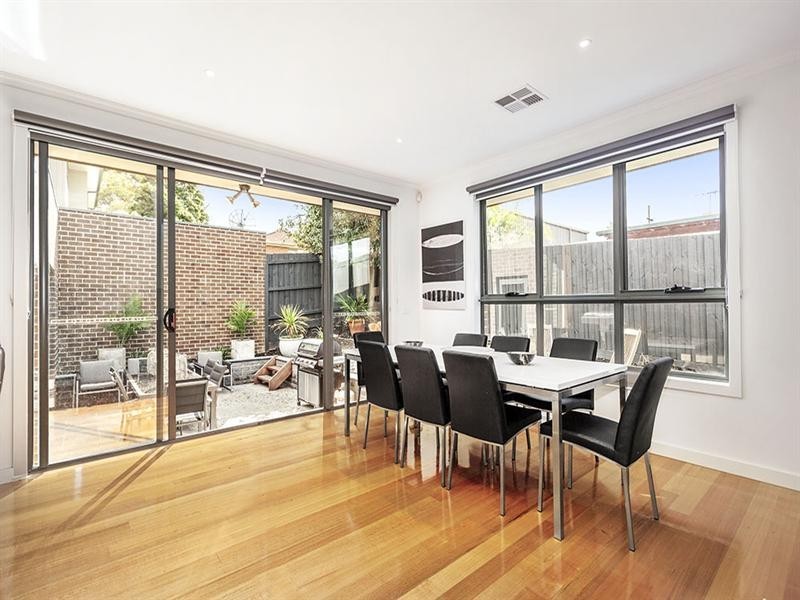 2/9 Cherry Tree Court, Doncaster East VIC 3109