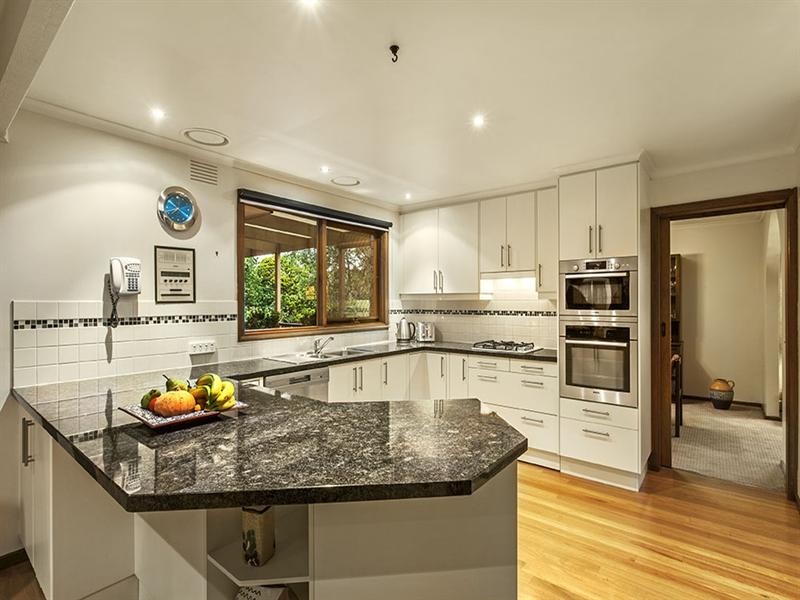 18 Glenair Street, Templestowe Lower VIC 3107