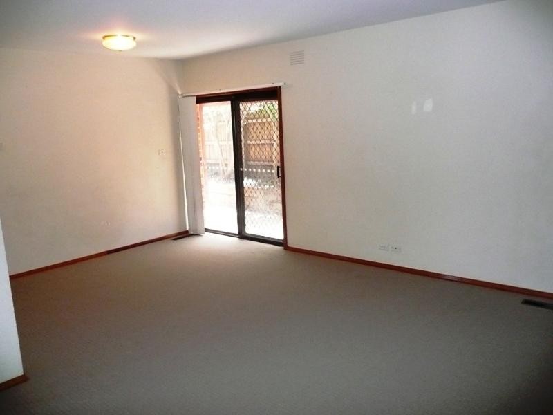 17 Gilmore Road, Doncaster VIC 3108