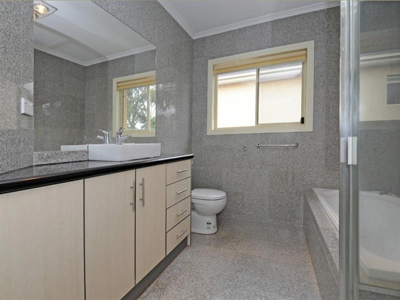 2/24 Parker Street, Templestowe VIC 3106