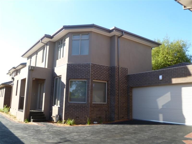 2/14 Grevillea Road, Doncaster East VIC 3109