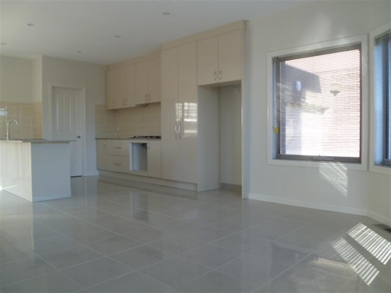 2/14 Grevillea Road, Doncaster East VIC 3109