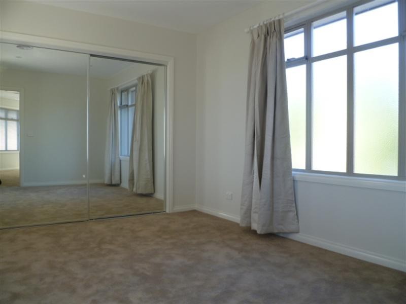 2/14 Grevillea Road, Doncaster East VIC 3109