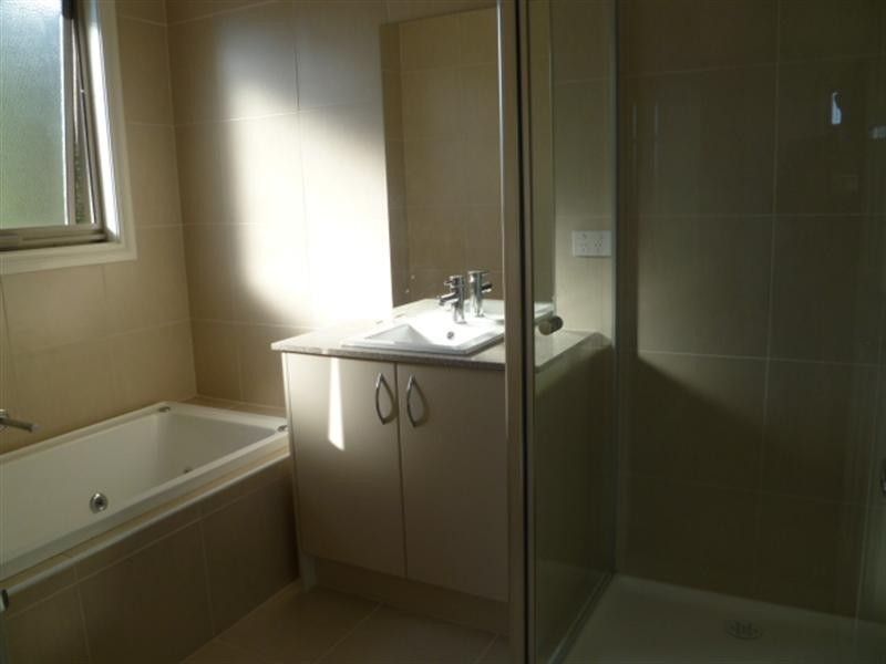 2/14 Grevillea Road, Doncaster East VIC 3109