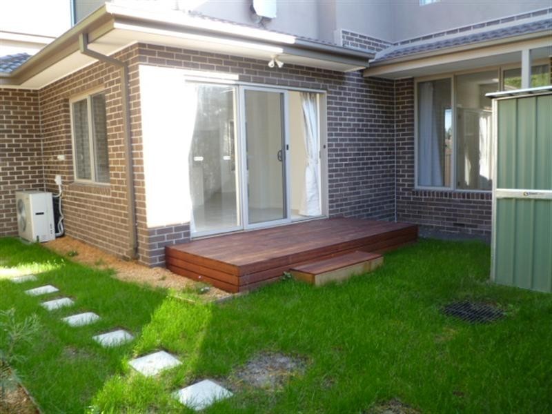 2/14 Grevillea Road, Doncaster East VIC 3109