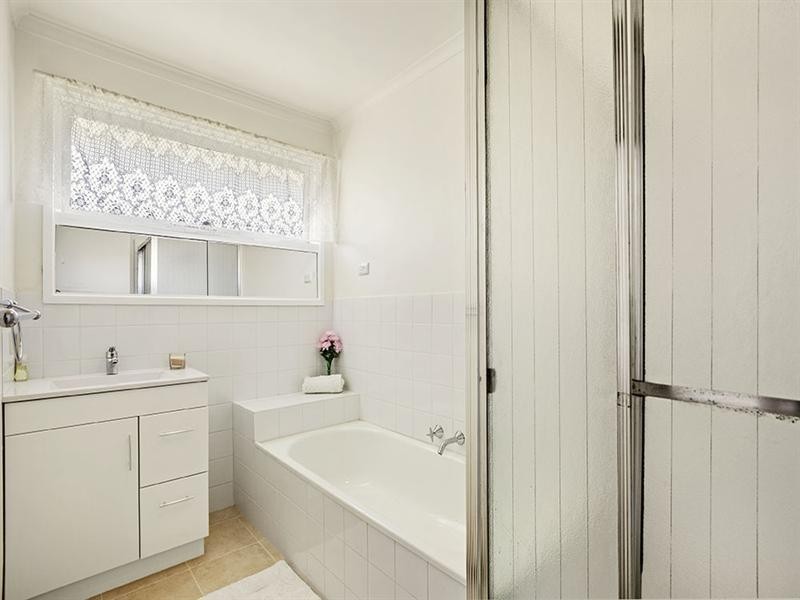 9 Nettelbeck Road, Clayton South VIC 3169