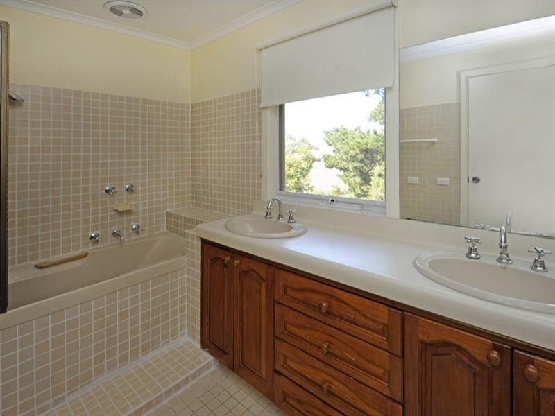 16 The Glen, Donvale VIC 3111