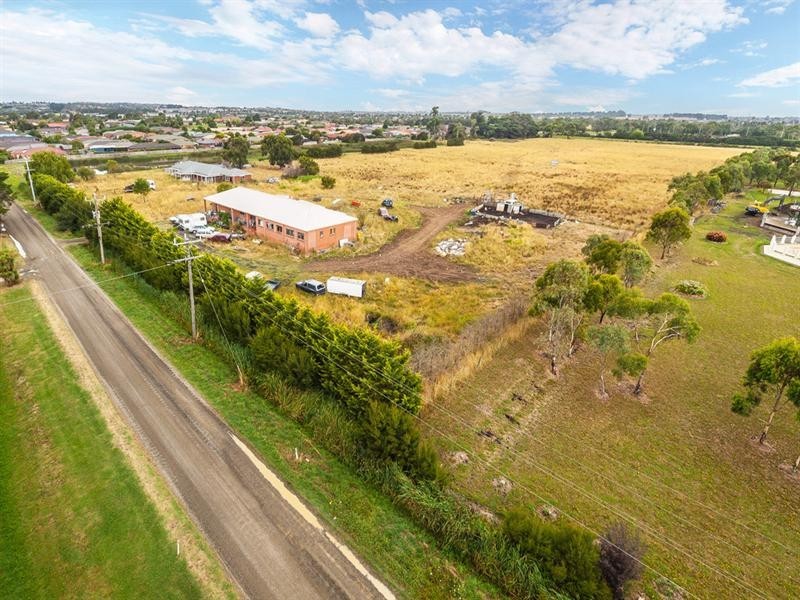 109-115 and 117-123 Homestead, Berwick VIC 3806