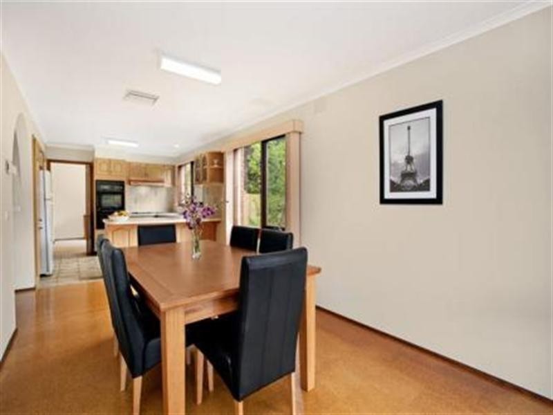 16 Glen Orchard Close, Templestowe VIC 3106