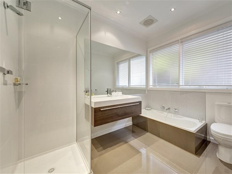 10 Waratah Drive, Templestowe Lower VIC 3107