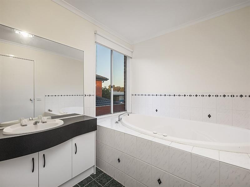 2 Garden Drive, Braybrook VIC 3019