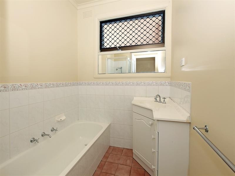 1 Bellevue Avenue, Burwood East VIC 3151