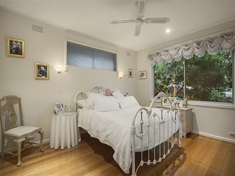 6 Howitt Drive, Templestowe Lower VIC 3107