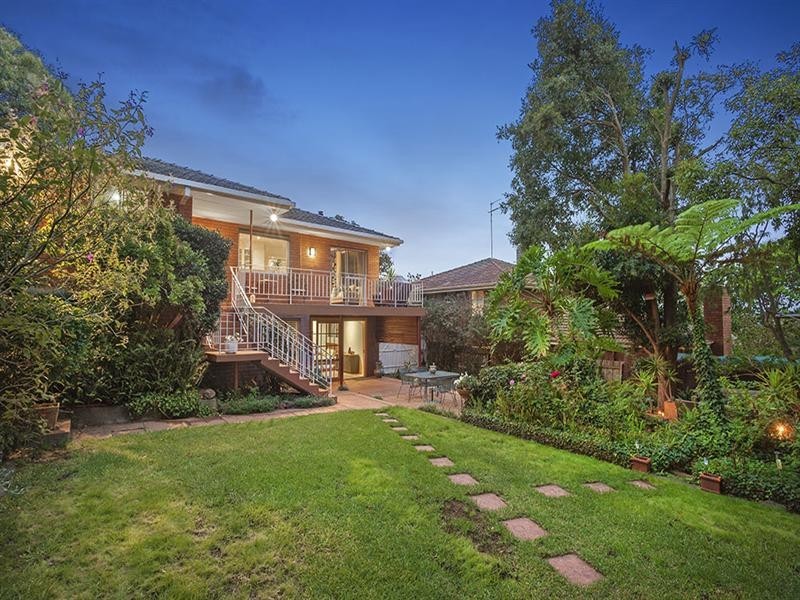 6 Howitt Drive, Templestowe Lower VIC 3107