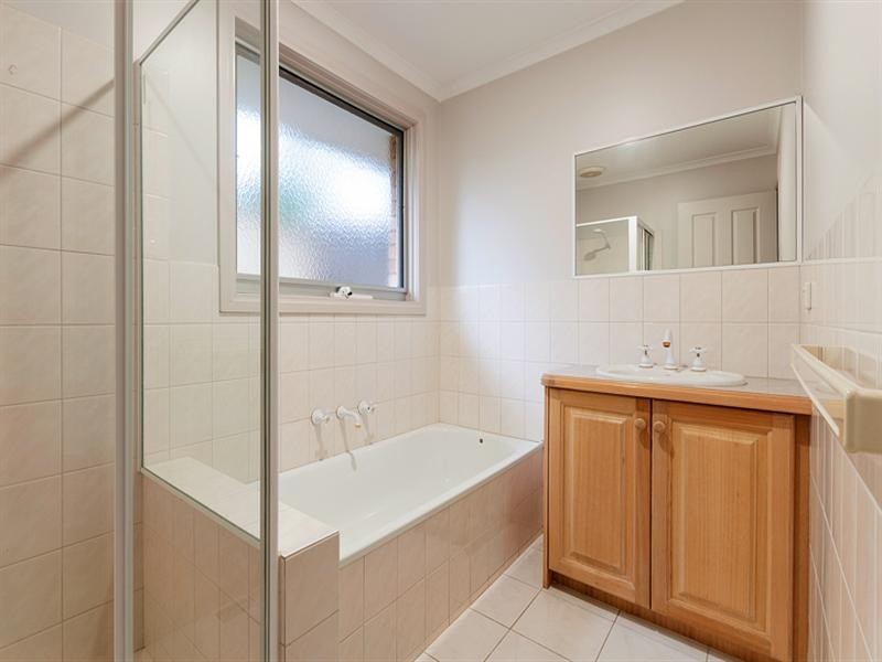 2/8 Minaki Avenue, Doncaster East VIC 3109