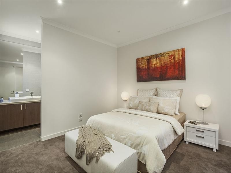 84A Russell Crescent, Doncaster East VIC 3109