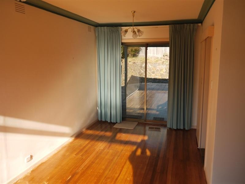 11 Burgundy Drive, Doncaster VIC 3108