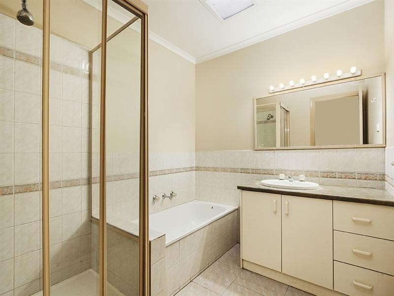 7 Moonstone Walk, Bundoora VIC 3083