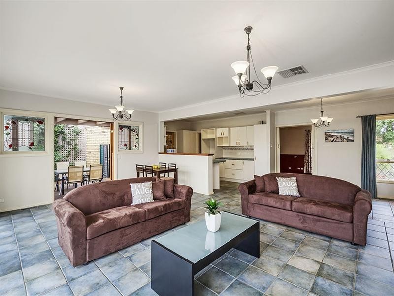 12 Hazel Court, Ashwood VIC 3147