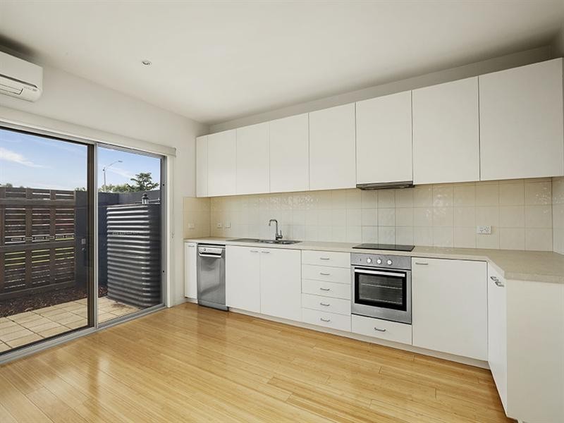 16 Silverash Drive, Bundoora VIC 3083