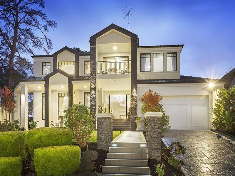 8 St James Court, Doncaster East VIC 3109