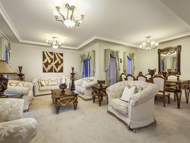 8 St James Court, Doncaster East VIC 3109