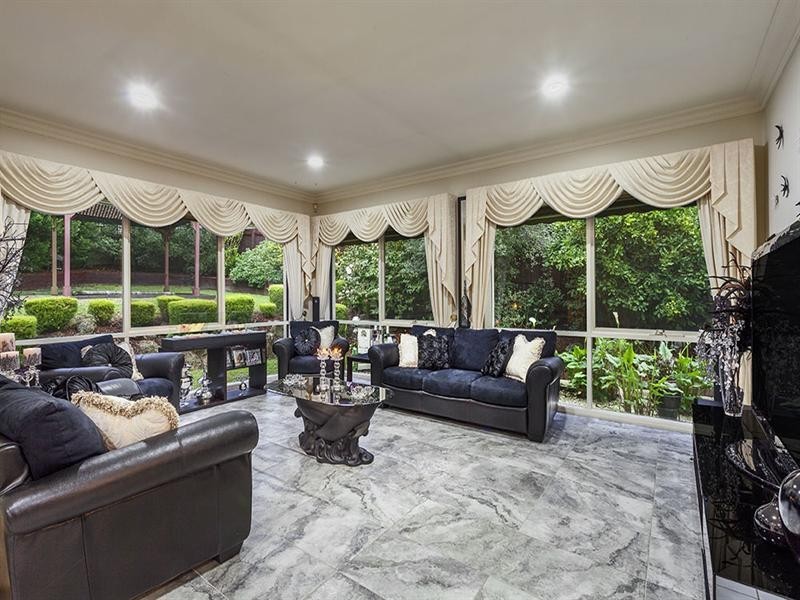 8 St James Court, Doncaster East VIC 3109