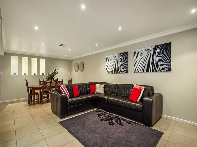 8 Scenic Rise, Doncaster VIC 3108