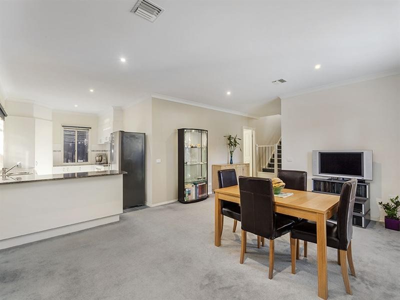 5 Oak Court, Mitcham VIC 3132