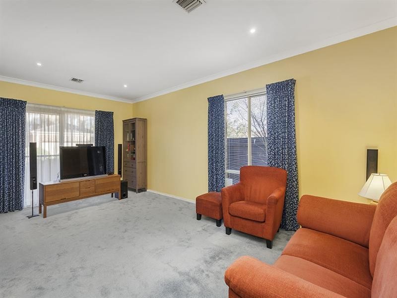 5 Oak Court, Mitcham VIC 3132
