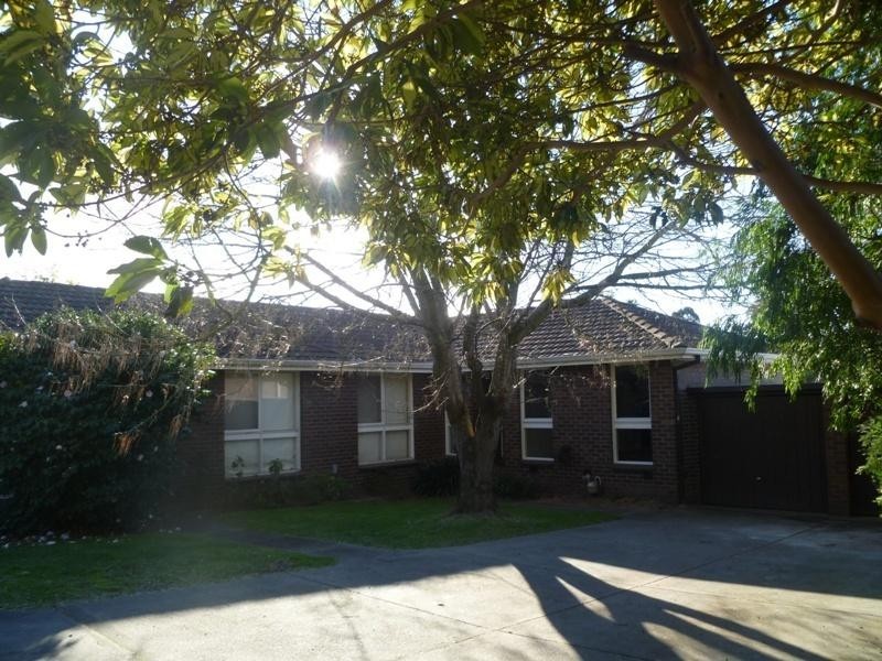 2/18 Lernes Street, Forest Hill VIC 3131