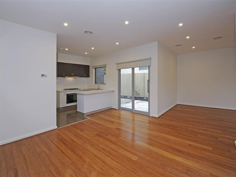 1/37 Pine Street, Reservoir VIC 3073