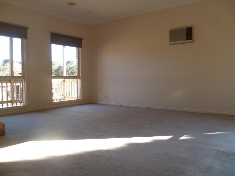 2/15-19 Laurie Road, Doncaster East VIC 3109