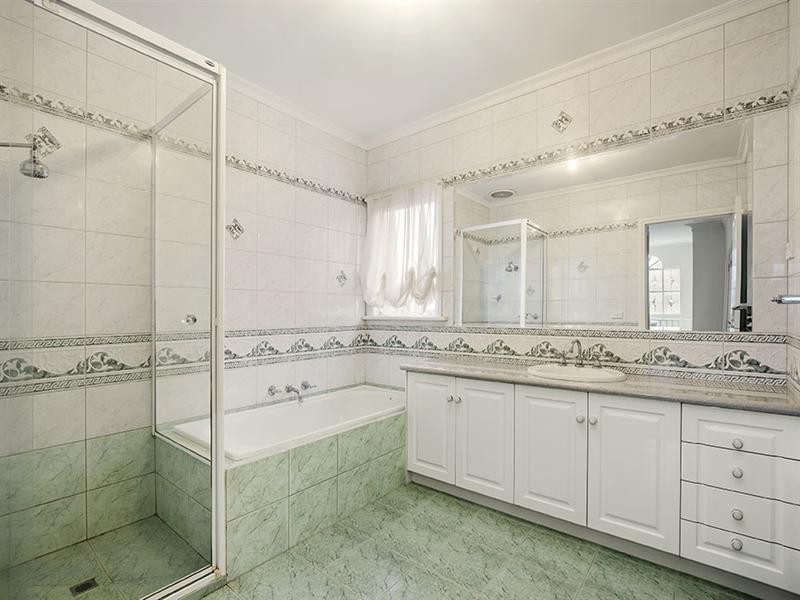 54 Kirkford Drive, Mooroolbark VIC 3138