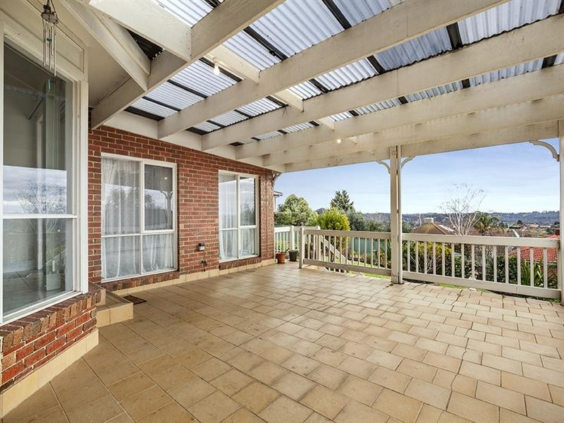 54 Kirkford Drive, Mooroolbark VIC 3138