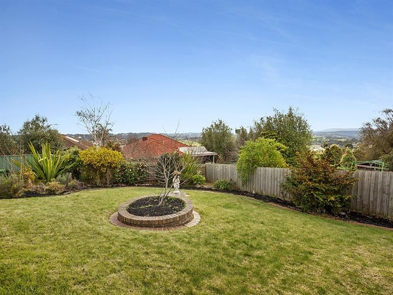 54 Kirkford Drive, Mooroolbark VIC 3138