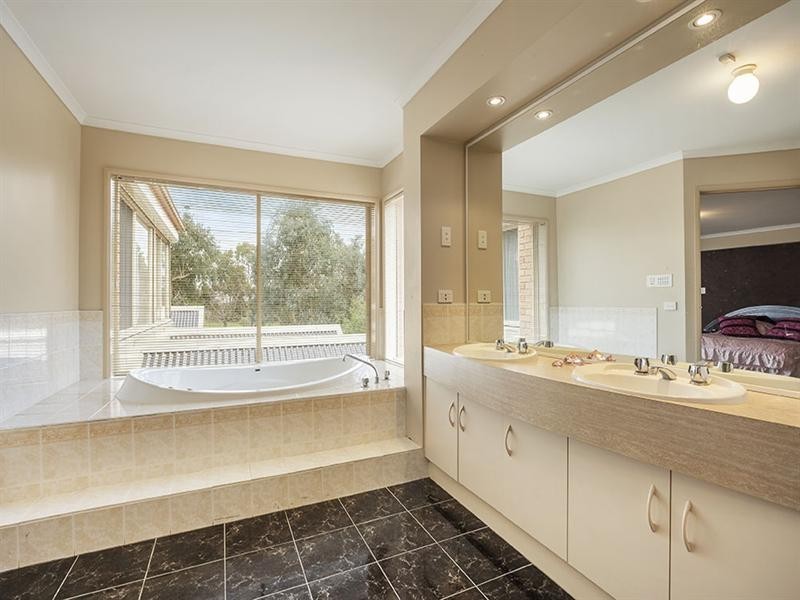 64 Margot Avenue, Doncaster VIC 3108