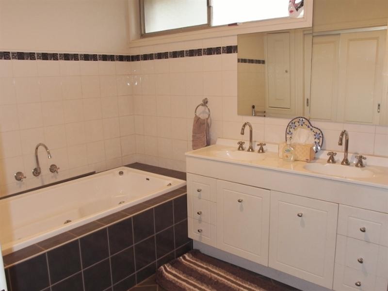 3 Vicki Court, Doncaster East VIC 3109