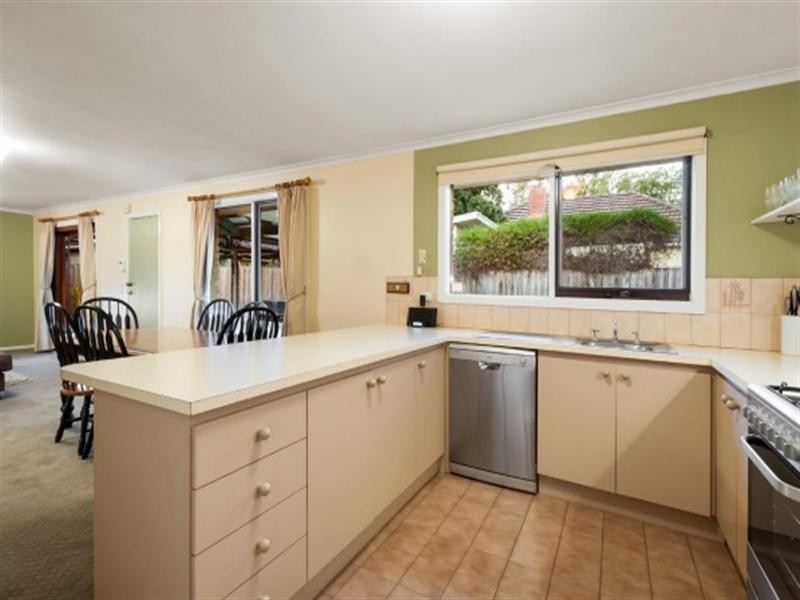 2/12 Hopetoun Street, Mitcham VIC 3132