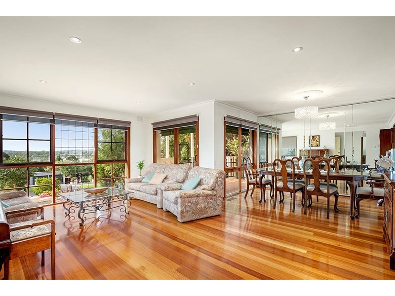 2 Fernlea Crescent, Doncaster East VIC 3109