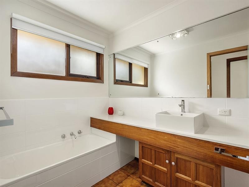 2 Fernlea Crescent, Doncaster East VIC 3109