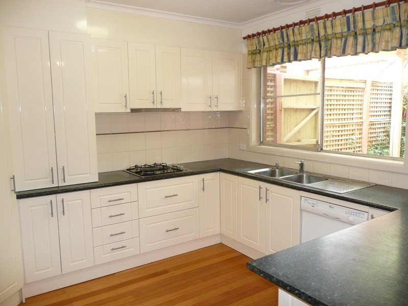 6 Rathmullen Quadrant, Doncaster VIC 3108