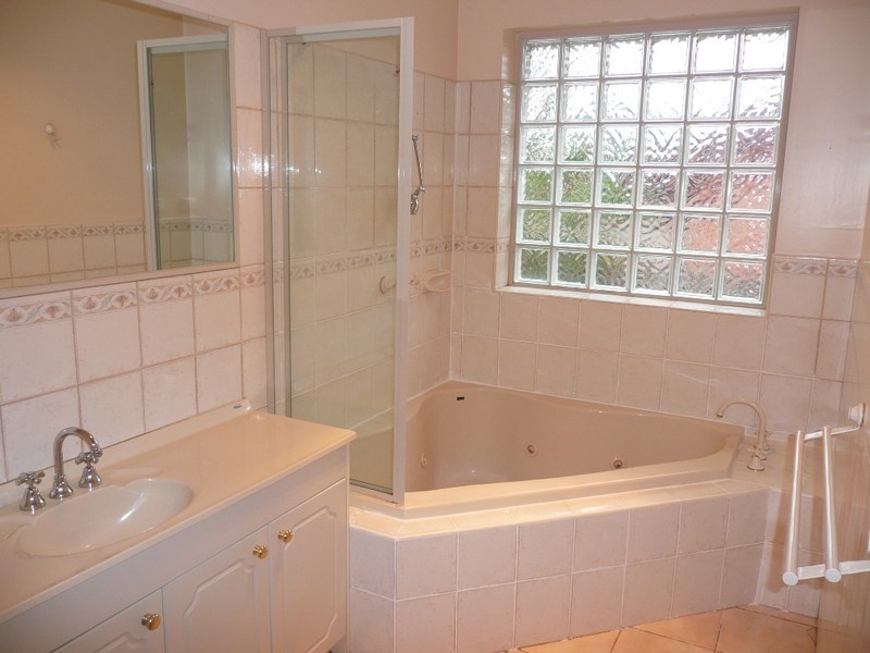 6 Rathmullen Quadrant, Doncaster VIC 3108