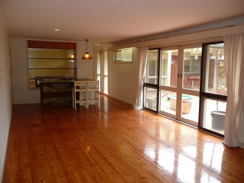 6 Rathmullen Quadrant, Doncaster VIC 3108