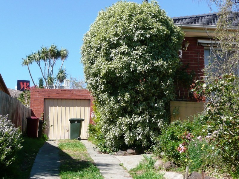 6 Rathmullen Quadrant, Doncaster VIC 3108